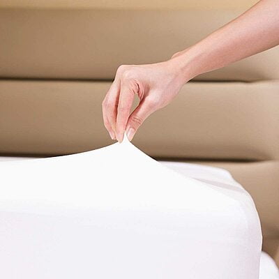 Fitted Bedsheet 100% Cotton - 210 TC Percale - Plain - White Fitted Bedsheet 100% Cotton - 210 TC Percale - Plain - White